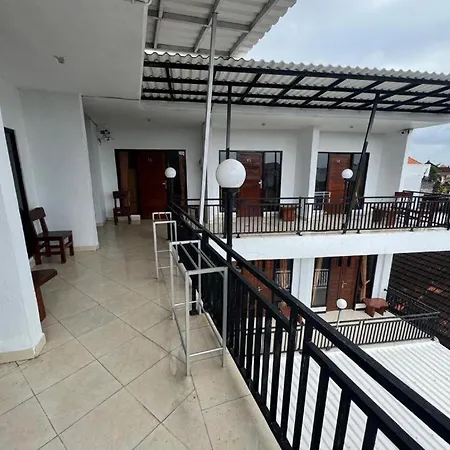 Cozzy Canggu 77 Guest House
